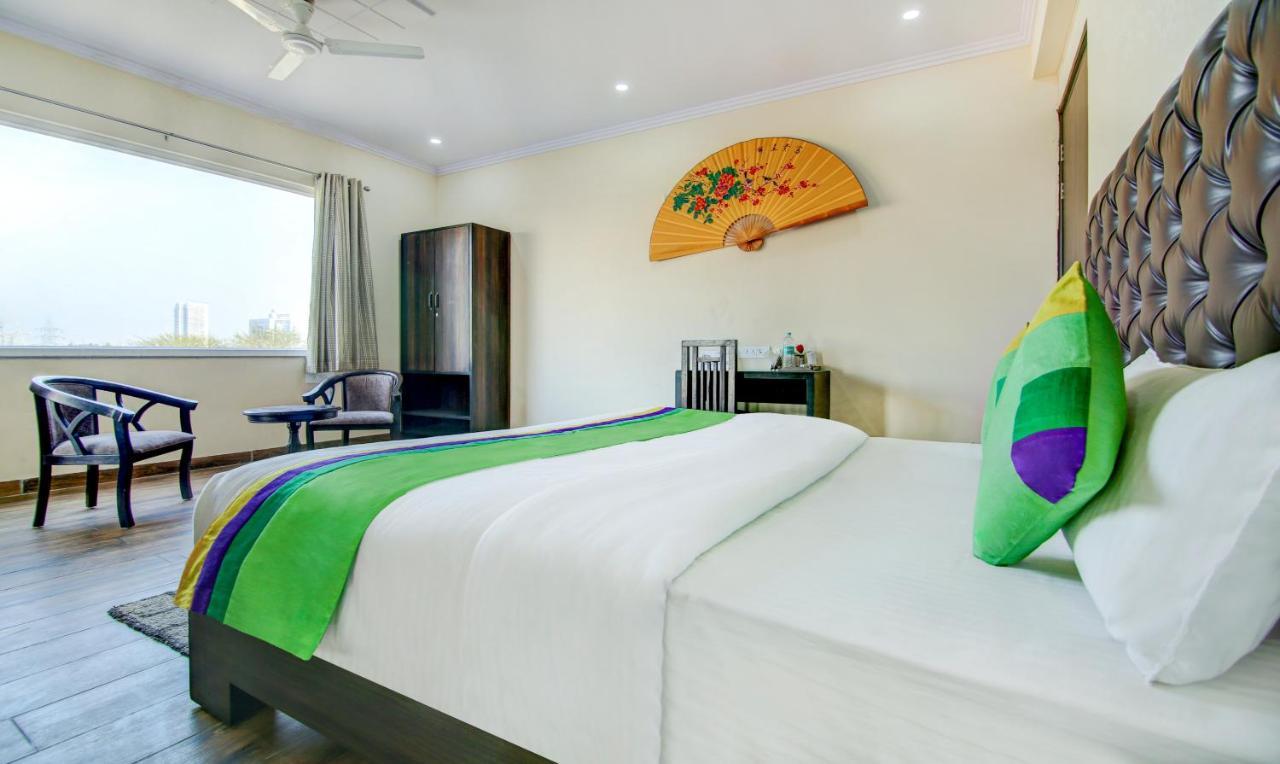 Treebo Trend Blooms Premium Hotel Gurgaon Exterior photo